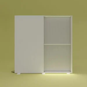 PIXLIP GO White Block Leuchtwand-System in weiß mit LED-Beleuchtung an der Unterkante, freigestellt.